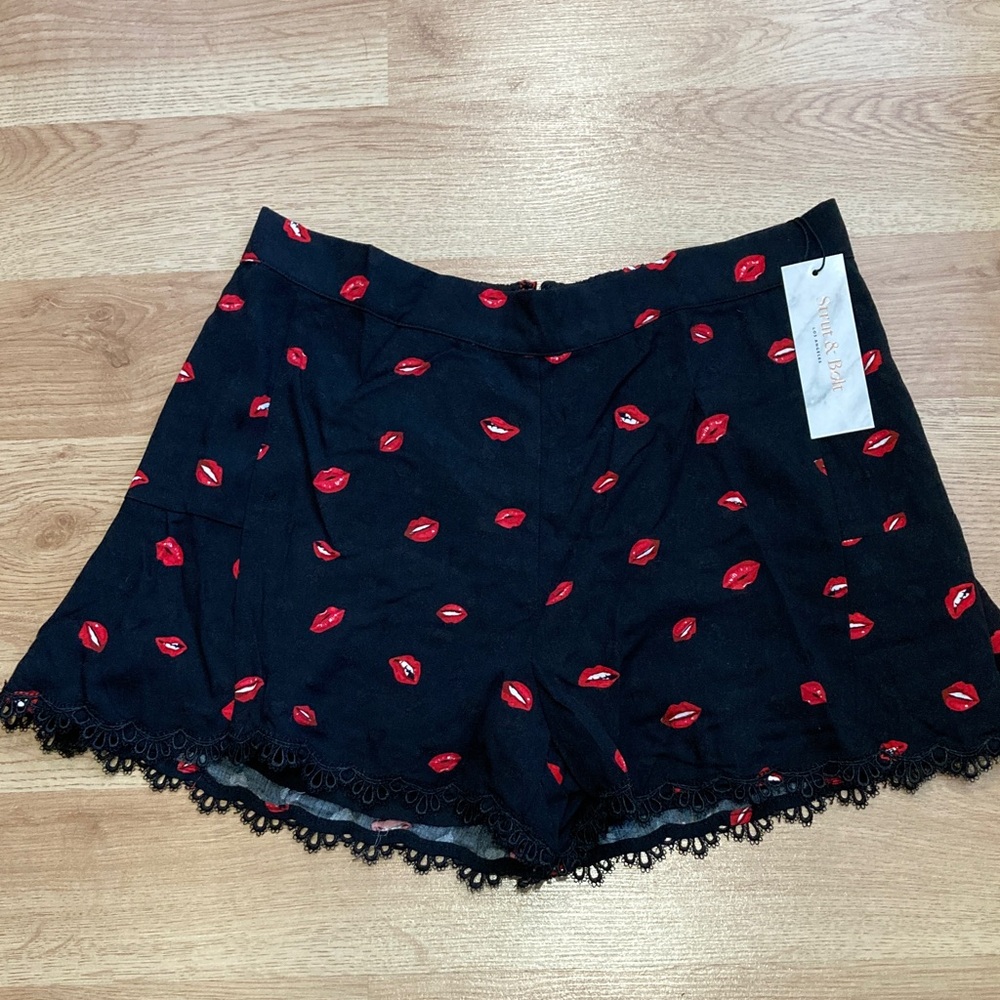 Strut & Bolt kiss me shorts size M